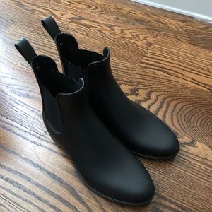 Sam Edelman Chelsea Rainboots (size 6)